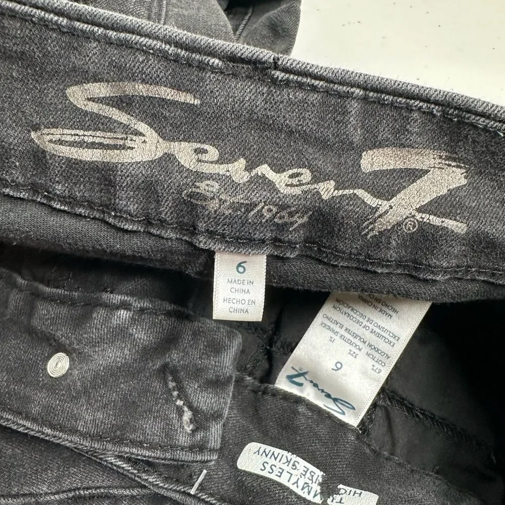 EUC Seven7 Women's Distressed Black Tummyless High Rise Skinny Jeans - Size 6 - Picture 3 of 10